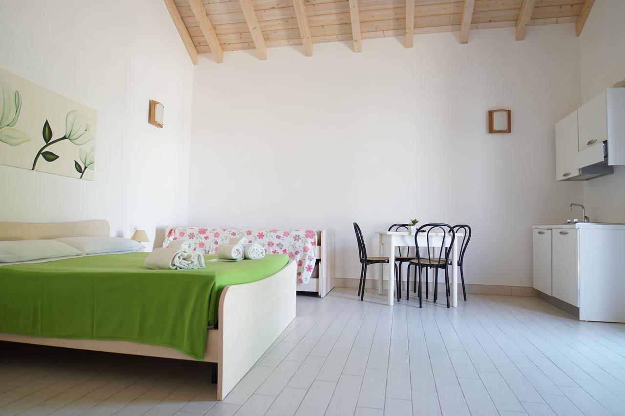 Il Giardino Del Tiglio Bed and Breakfast Uggiano La Chiesa Eksteriør billede